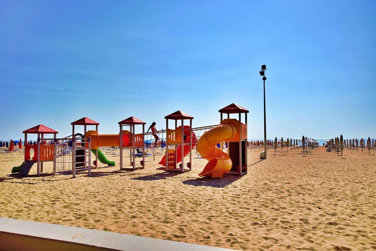 Condominio Cristallo Lignano Sabbiadoro Buitenkant foto