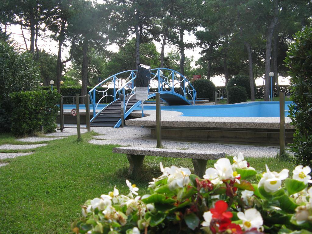 Condominio Cristallo Lignano Sabbiadoro Buitenkant foto